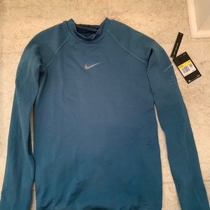 Nike Women’s Running Division Knit Top-Slim Fit